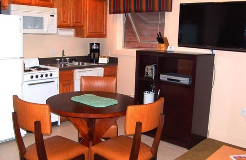 Pittman Center Villa | Gatlinburg | Flexible Cabin Retreat | Pool + Golf | 2BR Lock-Off
