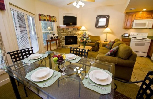 Pittman Center Villa | Gatlinburg | Flexible Cabin Retreat | Pool + Golf | 2BR Lock-Off