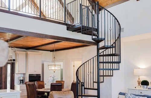 Jesup House | Georgia on My Mind Coastal farmhouse on 190 acres for total privacy - sleeps 12