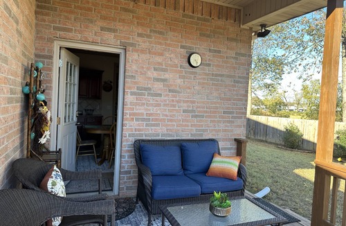 Springdale House | GetAwayNWA: 2000's Nostalgia. Razorback Spirit. 5 miles from Sassafras Springs.