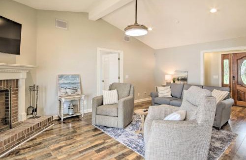 Gilbert House | Gilbert Lakefront Retreat w/Private Dock!