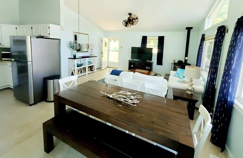 Mineral House | GO JUMP IN THE LAKE at this lovely waterfront home!