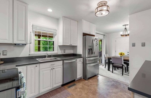 Leesburg House | Golden Haven Cottage - Wedding and Winery Retreat