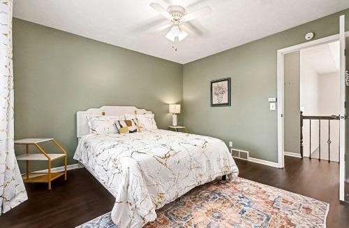 West Omaha Villa | Golden Haven Stylish 5BR Modern Home 4 Baths