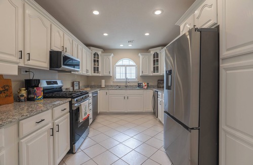Claremore Cottage | Goldfinch Guesthouse: Charming Family Home Near Lake & Downtown Claremore