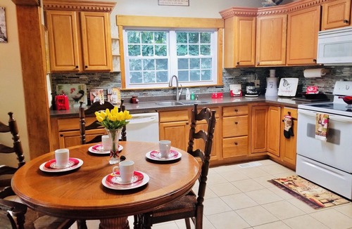 Fort Payne House | Goldie Locks Approved ~ Walking Distance to Downtown Fort Payne AL.