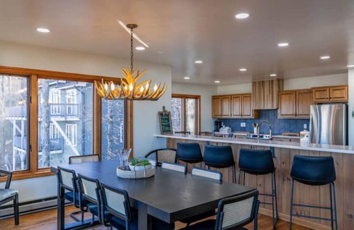 Beech Mountain House | Golf Club Member - Close to Ski -Mountain Views-Huge Deck