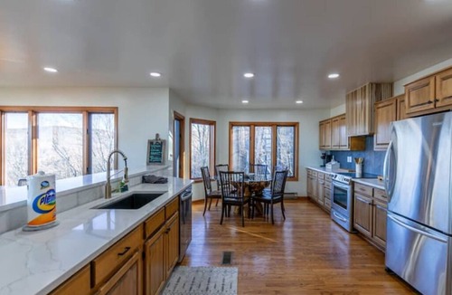 Beech Mountain House | Golf Club Member - Close to Ski -Mountain Views-Huge Deck