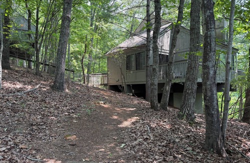 Big Canoe House | Golf + Fishing + Boating, Perfect 2 bedroom + Loft in Big Canoe, Sleeps 6-8