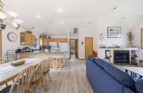Corolla House | Golf & Surf 7BR: Private Pool, 5 Min to Beach