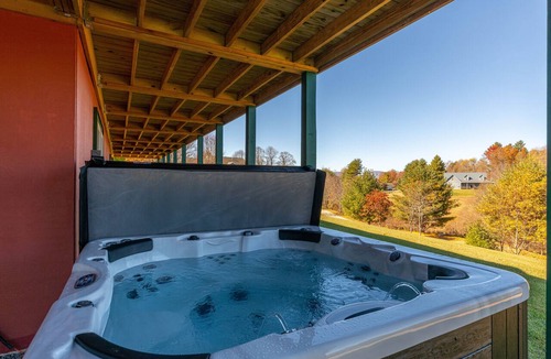 Boone House | Good Medicine - 10 minutes to Boone! Long range views, hot tub, fire pit!