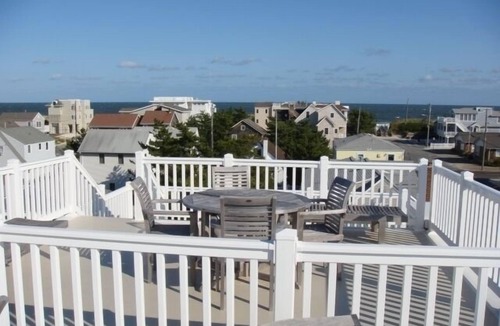 North Beach Haven House | GOOD WEEKS STILL OPEN 6 Houses to Beach Pingpong,Foosball,Beach badges & chairs