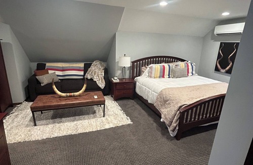 Arley House | Gorgeous 1-Bedroom Guest Suite on Charming Lake Property