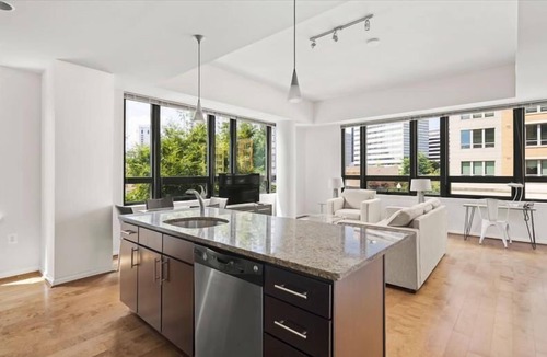 Aurora Highlands Apartment | Gorgeous 2BR | Perfect for Business | Pentagon City