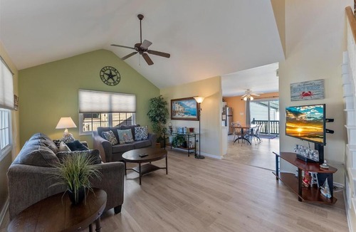 Diamond Beach House | Gorgeous 4 Bedroom Townhome in Diamond Beach