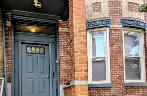 Brooklyn House | Gorgeous 4 BR apt w. King bed 30 min to Manhattan