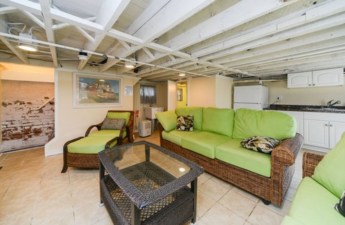 North End House | Gorgeous 5 bedroom, 3.5 bath single family home