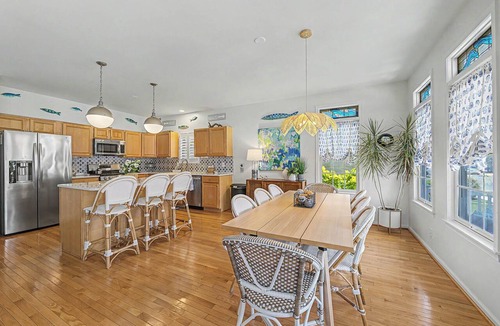 North End Condo | Gorgeous 5BR 3BA Home, close to beach, Town + playground; full linen service