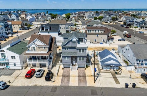 Ortley Beach House | Gorgeous and spacious 4-bedroom 4-Bathroom house in Ortley Beach