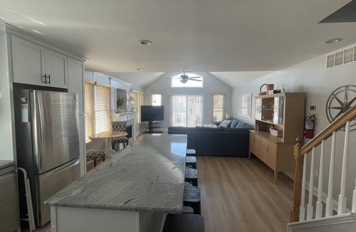 Avalon House | Gorgeous and Spacious Four Bedroom Townhouse. Great Location!