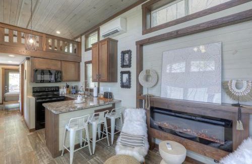 Tracy City House | Gorgeous Cabin Surrounded by Trees in Tracy City, Tennessee