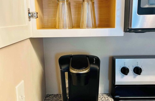 Auburn Condo | Gorgeous Condo across from Vet School - King Bed, Full Kitchen, Pool
