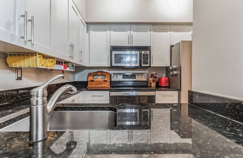 Bethesda Condo | Gorgeous Condo in Downtown Bethesda, metro to DC
