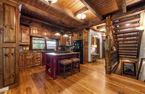 Ellijay Cabin | Gorgeous Creekside Lodge Sleeps 14! Guesthouse with Huge Game Room! Wineries!