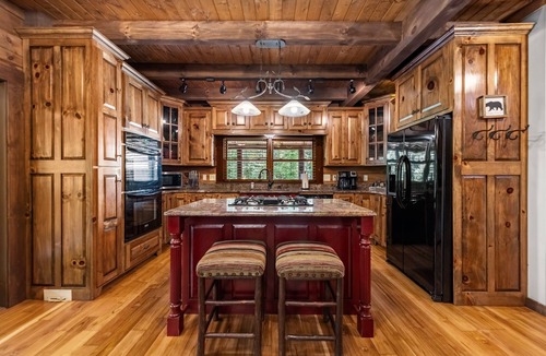 Ellijay Cabin | Gorgeous Creekside Lodge Sleeps 14! Guesthouse with Huge Game Room! Wineries!