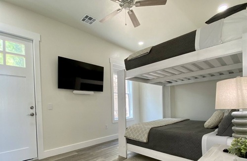 Vinita House | Gorgeous 'Hi-Tech' Lakeside Home! Book 3 Days Get 10% Off!