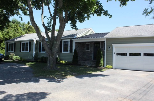 Swainton House | GORGEOUS HOME WITH - AMAZING POOL & SPA!