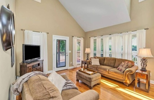 Athens House | Gorgeous Lake Home at Wheeler Reservoir Athens AL