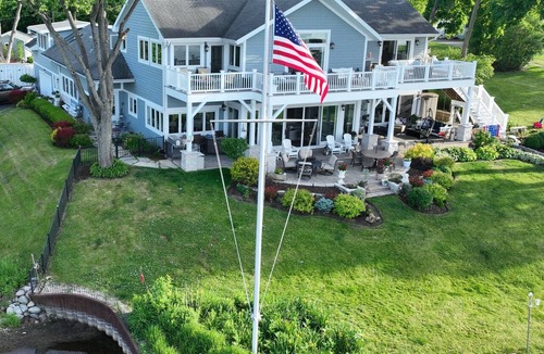 Ingleside House | Gorgeous Lakefront Retreat on Long Lake!