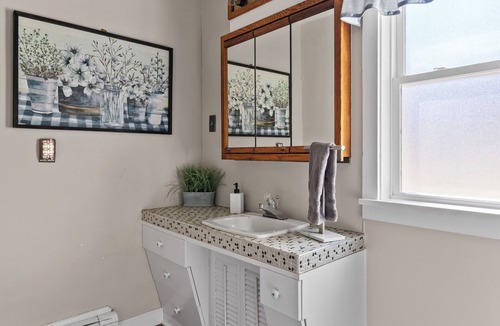 Le Claire House | Gorgeous loft in the heart of LeClaire, Iowa