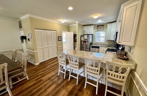 Wildwood Condo | Gorgeous Property with a Beautiful Courtyard & Pool!
