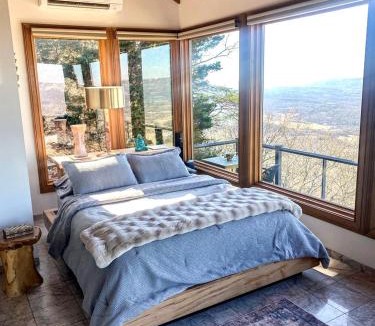 Menlo House | Gorgeous Tea House for Two with Incredible Views for the Ultimate Romantic Escape near Menlo, Georgia