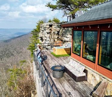 Menlo House | Gorgeous Tea House for Two with Incredible Views for the Ultimate Romantic Escape near Menlo, Georgia