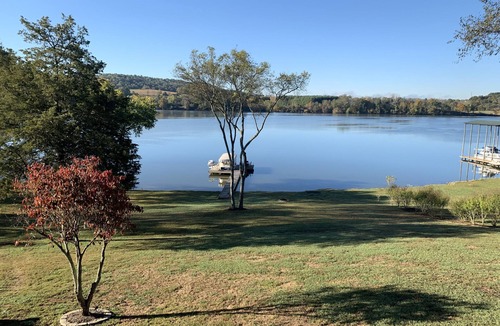 Loudon Apartment | Gorgeous Waterfront -Non Smoking -Private Basement Suite