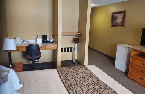 Pierre Hotel | Governor's Inn a Travelodge by Wyndham