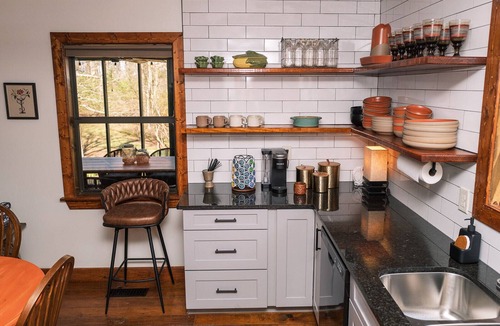 Menlo Cabin | Grace Farmhouse-12 ac, hot tub, fire pit