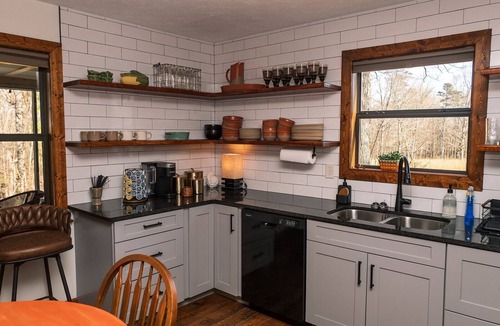 Menlo Cabin | Grace Farmhouse-12 ac, hot tub, fire pit