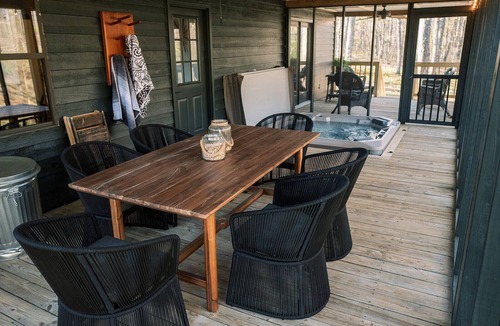 Menlo Cabin | Grace Farmhouse-12 ac, hot tub, fire pit