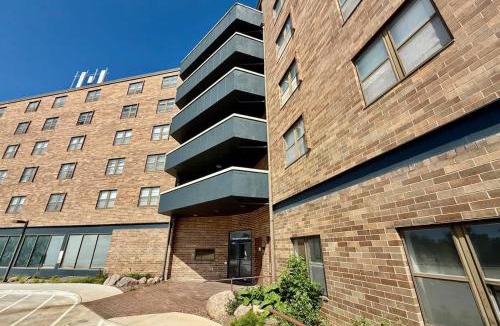 North Central Omaha Apartment | Graceland 317