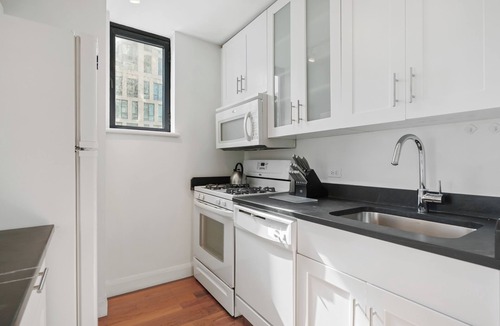 Gramercy Apartment | Gramercy Park 1 Bedroom with Private Balcony