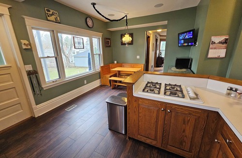 Woodstock House | Grand 1800s Victorian Gem: Updated/by Downtown