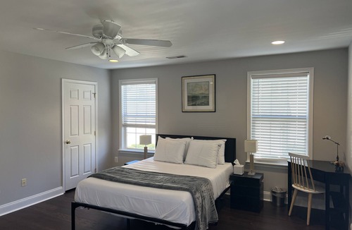 Nauck House | Grand Four Bedroom House 15-minutes to DC Mall