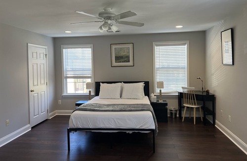 Nauck House | Grand Four Bedroom House 15-minutes to DC Mall