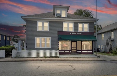 Rock Hall House | Grand home located right on Main St, walk to Chesapeake Bay & great restaurants