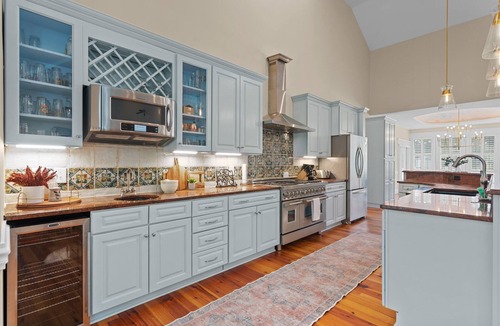 Hampstead House | Grand Home on 10 Acres in Surf City w/Private Pond!