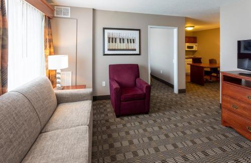 Ames Hotel | GrandStay Hotel & Suites Ames